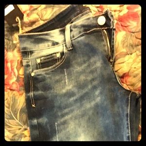 NWT Straight leg, raw hem jeans.